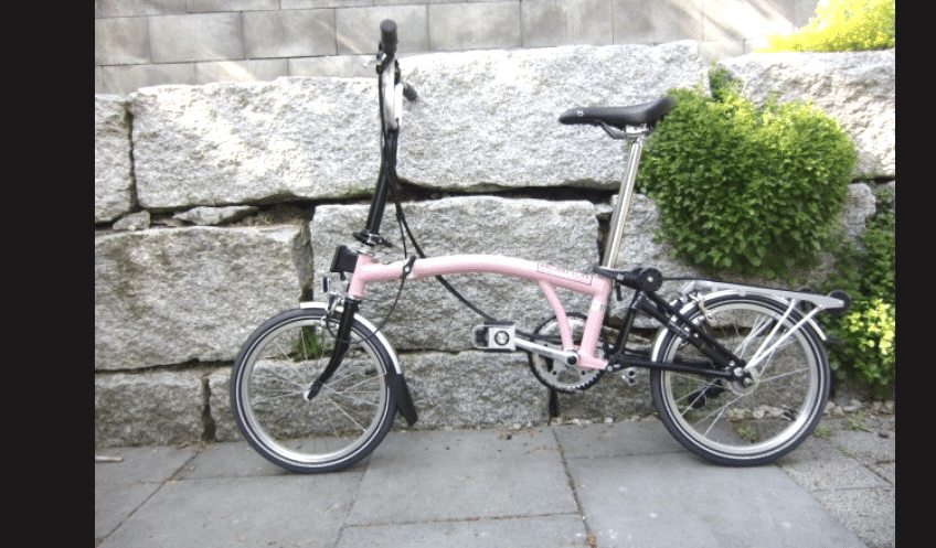 メインフレームを剥がせるペンキで黒ぬりテストBrompton｜空色チャリ