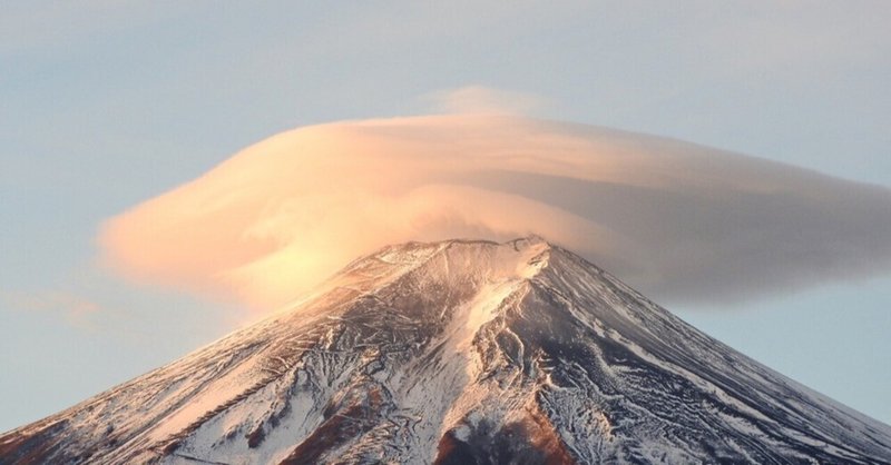 富士山に出現する「笠雲」「つるし雲」 天候悪化の予兆
