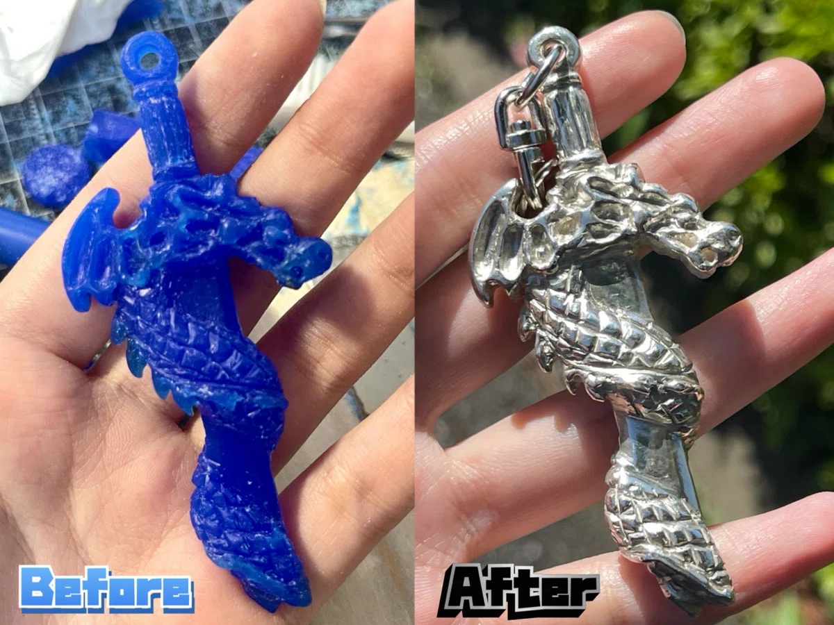 修学旅行で買うドラゴンが巻きついた剣のキーホルダーをオリジナルで 