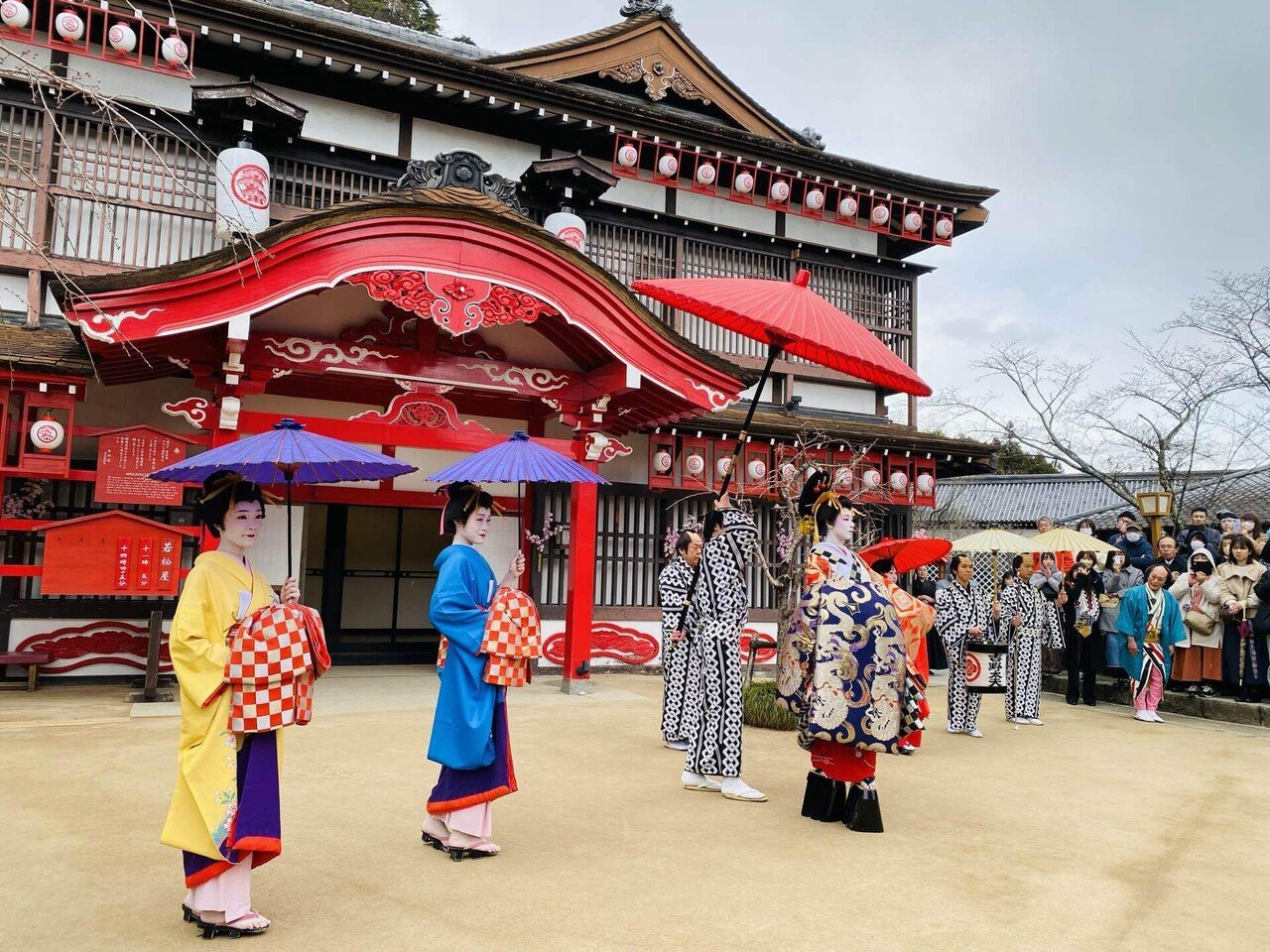 花魁と光 日光江戸村 花魁道中｜なつ