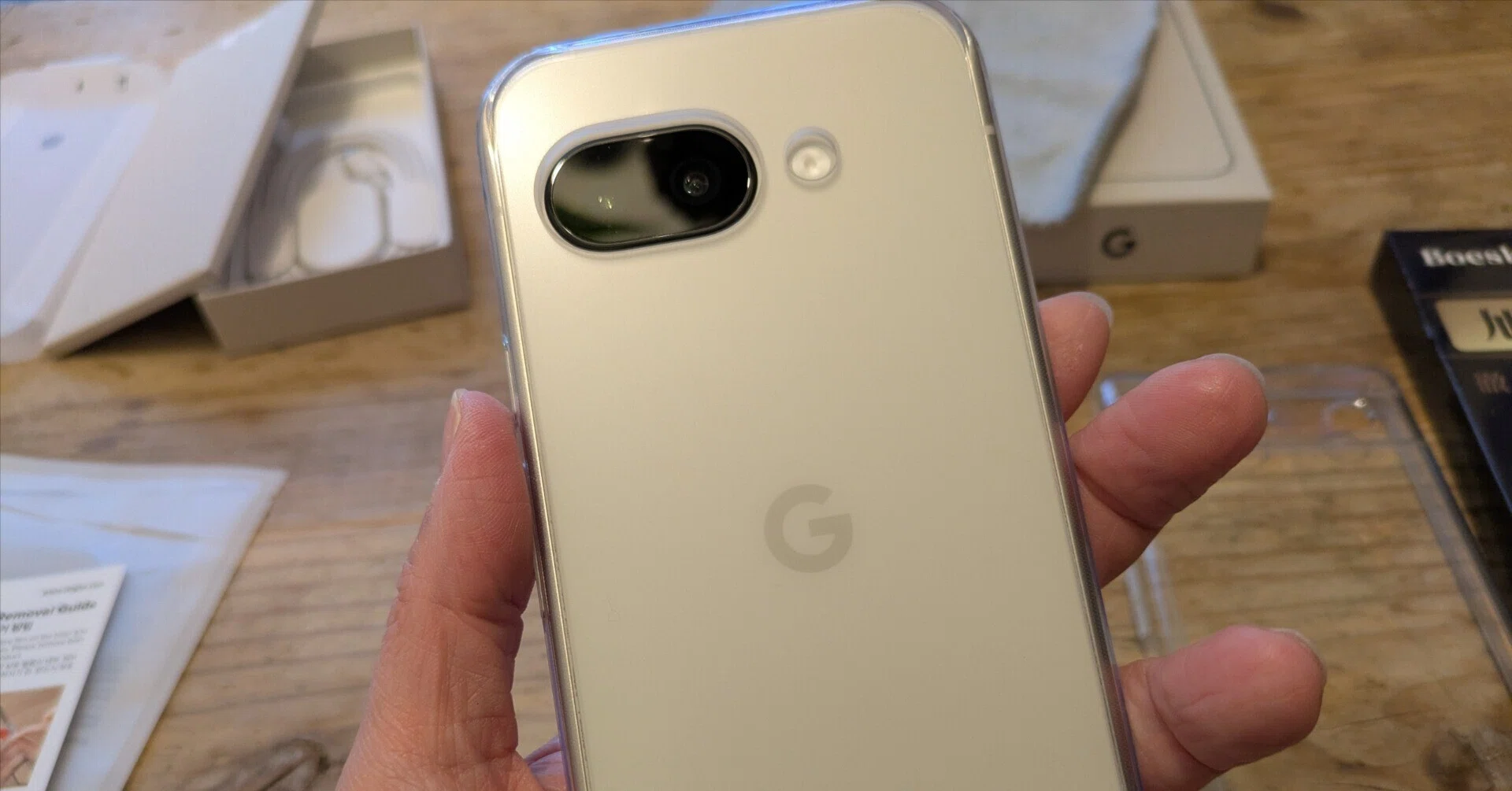 Google Pixel 9a】マットなクリマケースと、強固なガラスフィルムを