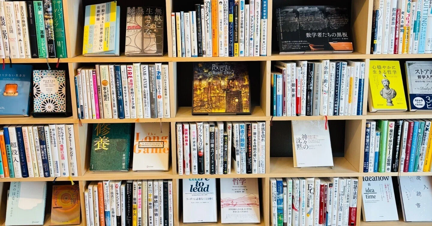 マルゲリータの本棚を買ってよかった3つのこと|Kashi(年間400 マルゲリータの本棚を買ってよかった3つのこと|Kashi(年間400