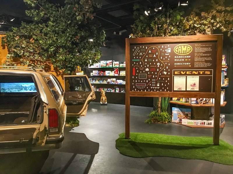 隠し扉の奥で 子どもたちに夢を売る アメリカのおもちゃ屋さん キャンプ パケトラ 世界のビジネスアイデア Note