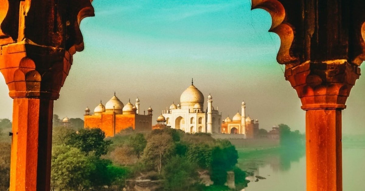 18世紀のインド・ムガール帝国の細密画: 宮廷内風景 18世紀のインド・ムガール帝国の細密画: 宮廷内風景 ムガル王朝の細密