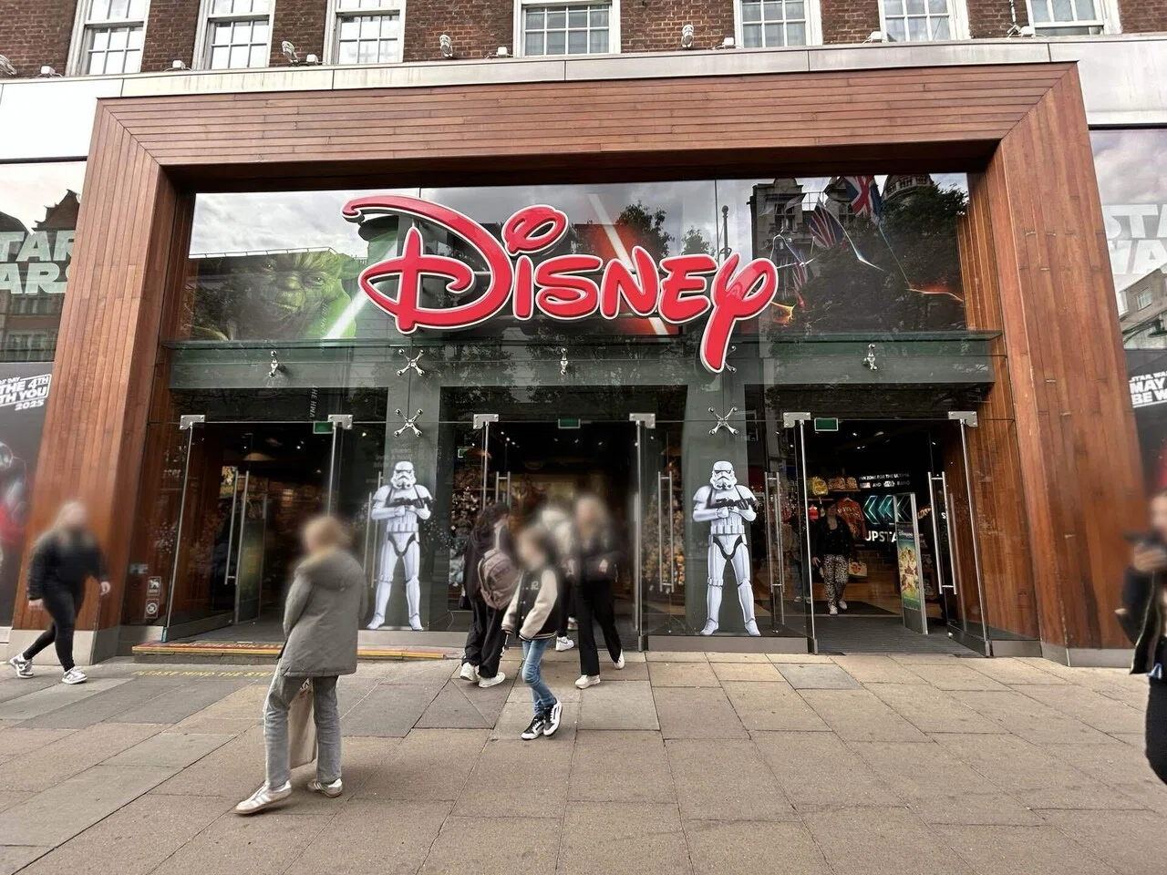 ロンドンのディズニーストア①～2025年4月の商品ラインナップ 