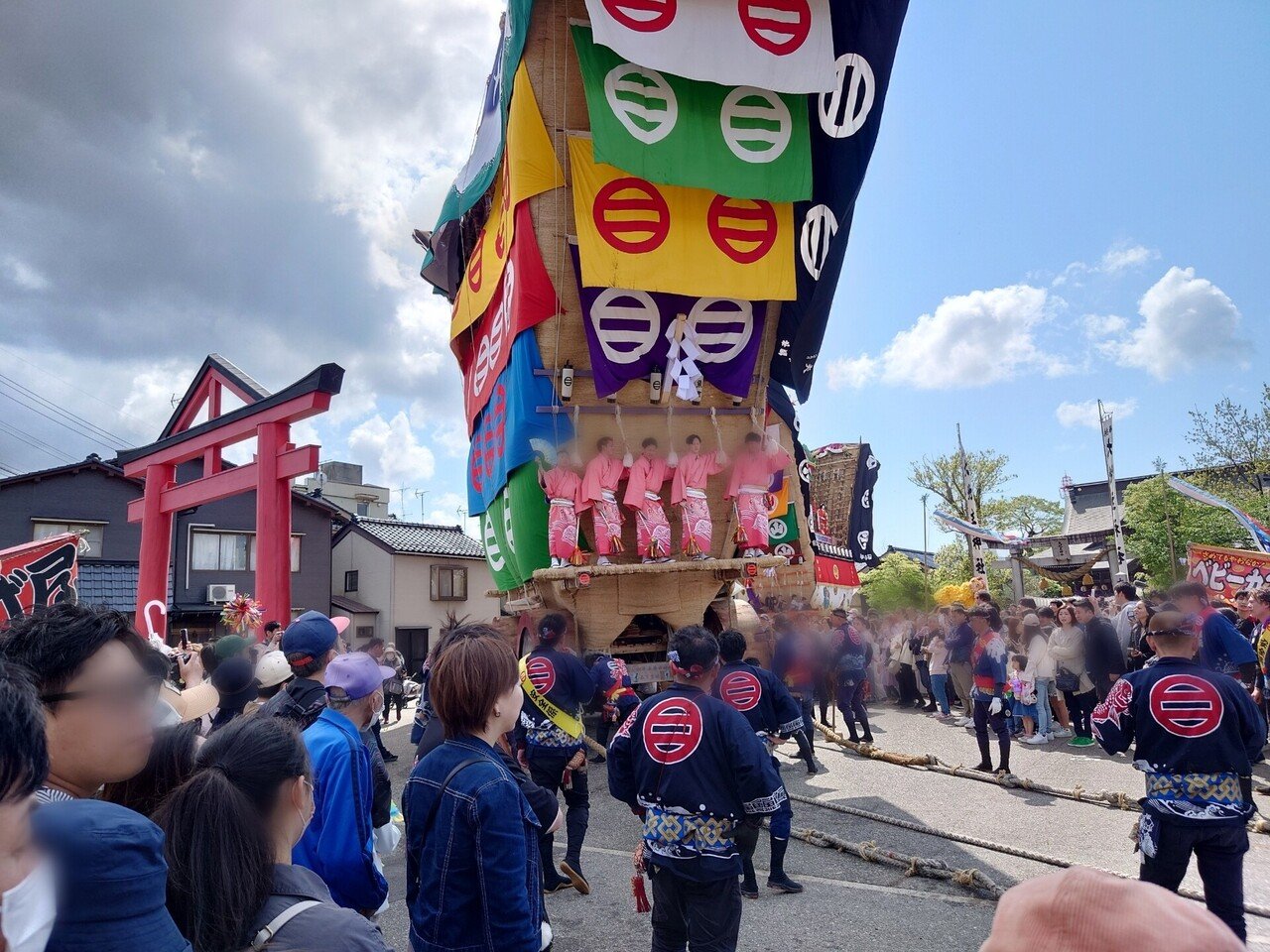 七尾青柏祭青柏祭を観てきました高さ12m、重さ20t、車輪の直径2m