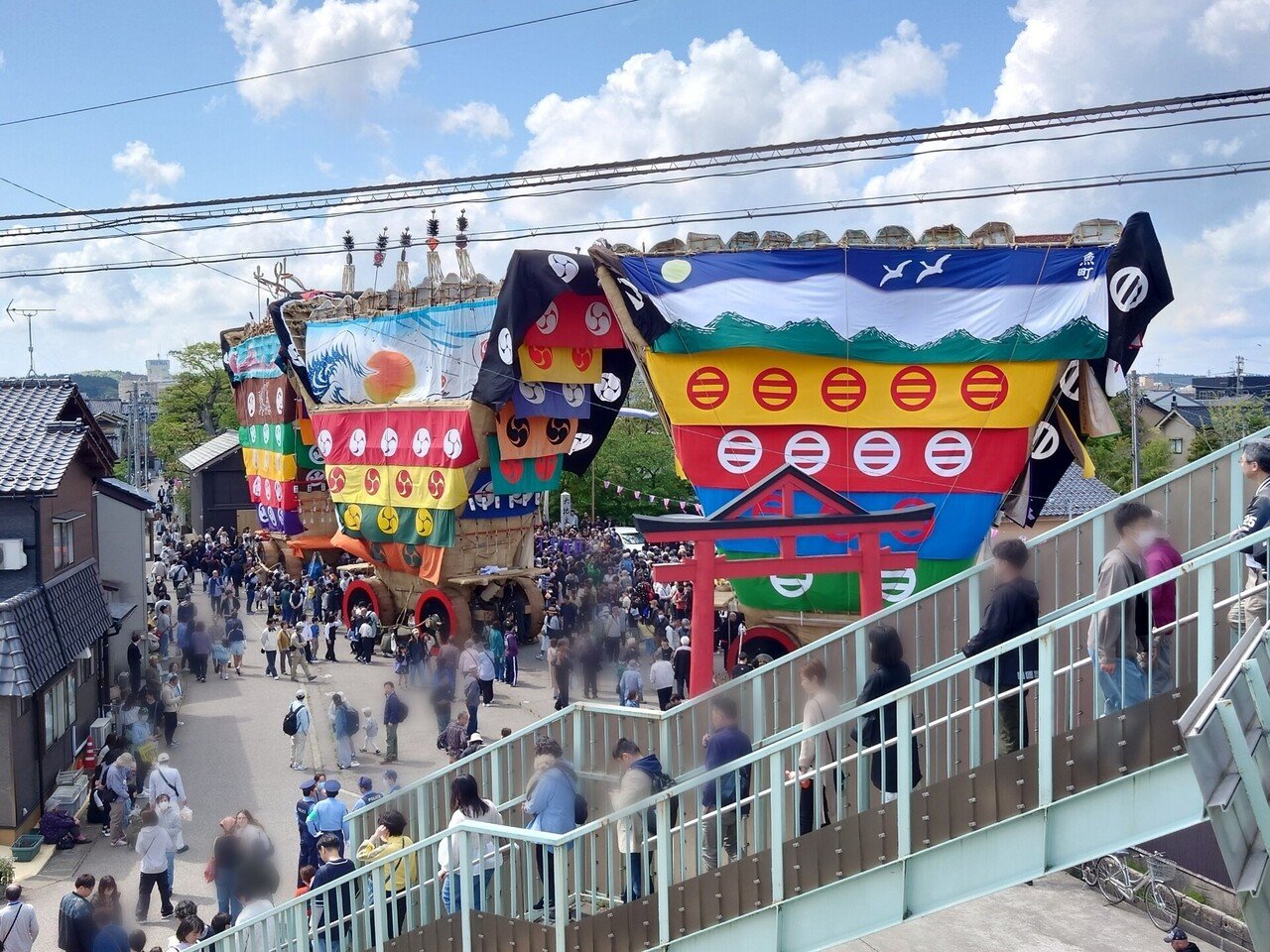 七尾青柏祭青柏祭を観てきました高さ12m、重さ20t、車輪の直径2m