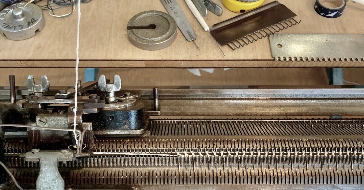 手しごとのつまった、手横編み機｜Retrospective