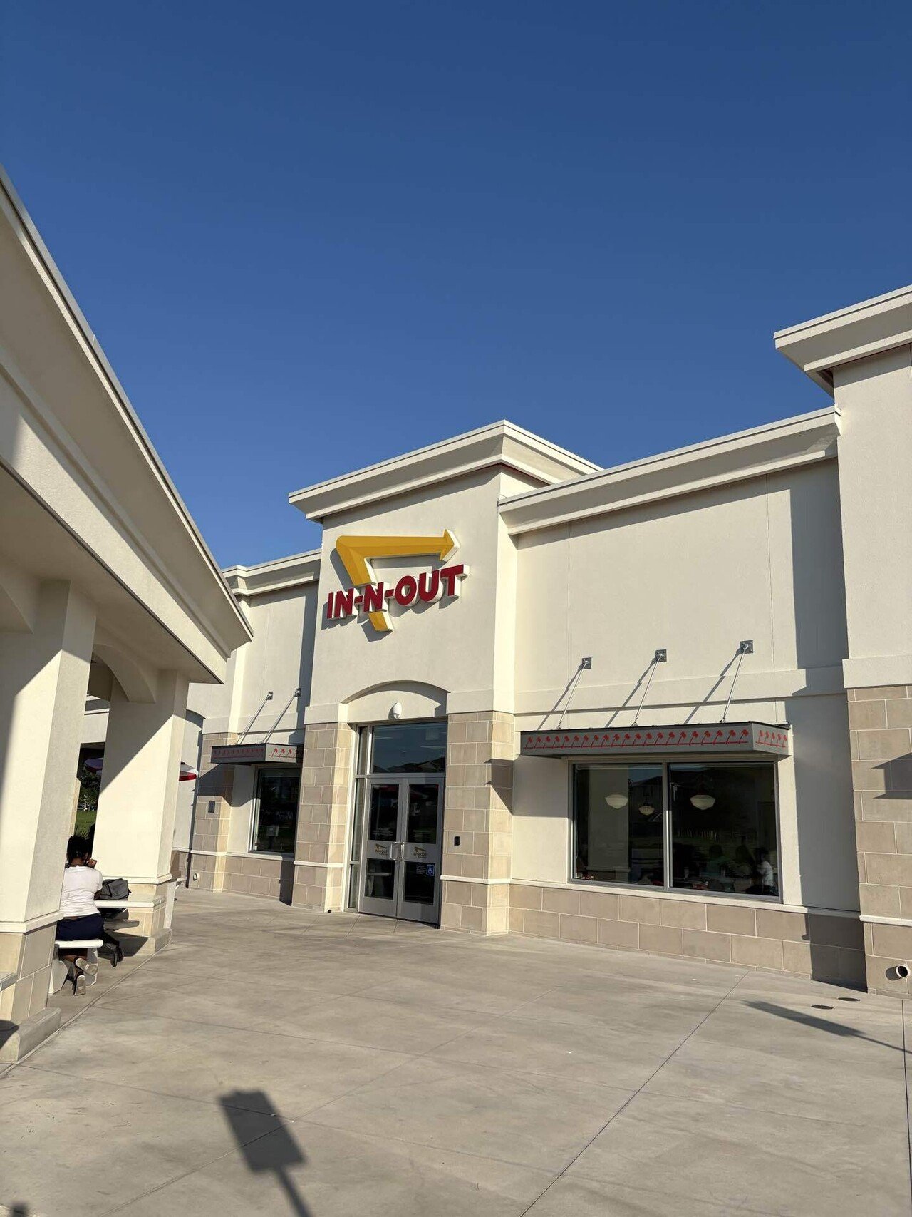 アメリカ生活】IN-N-OUT Burger（インアンドアウトバーガー）食べて