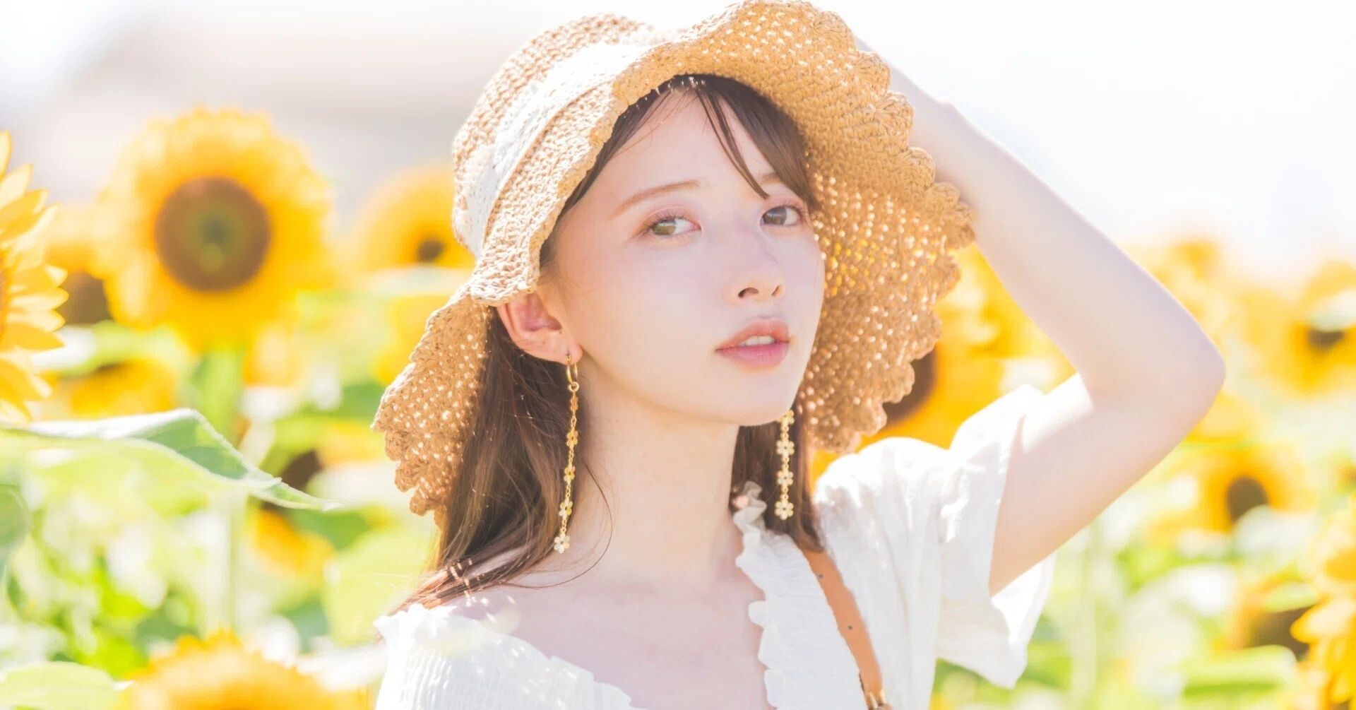 夏×麦わら帽子×白ワンピース｜ヨシダ【カメラマン】