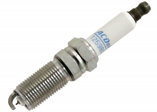 Spark Plugs of Classic Cars - Image source : https://antiquecars.info/spark-plugs-of-classic-cars/