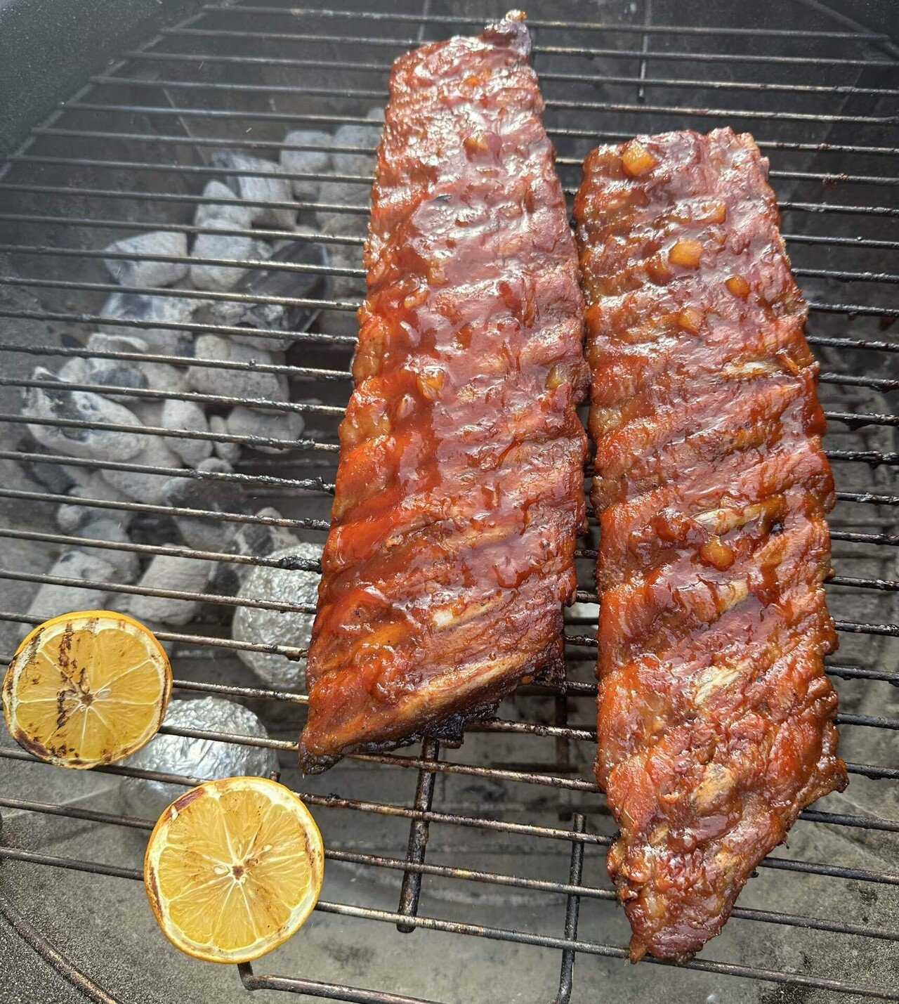 Weber グリルで焼くBBQスペアリブ｜Daisuke Sawai : Dai33