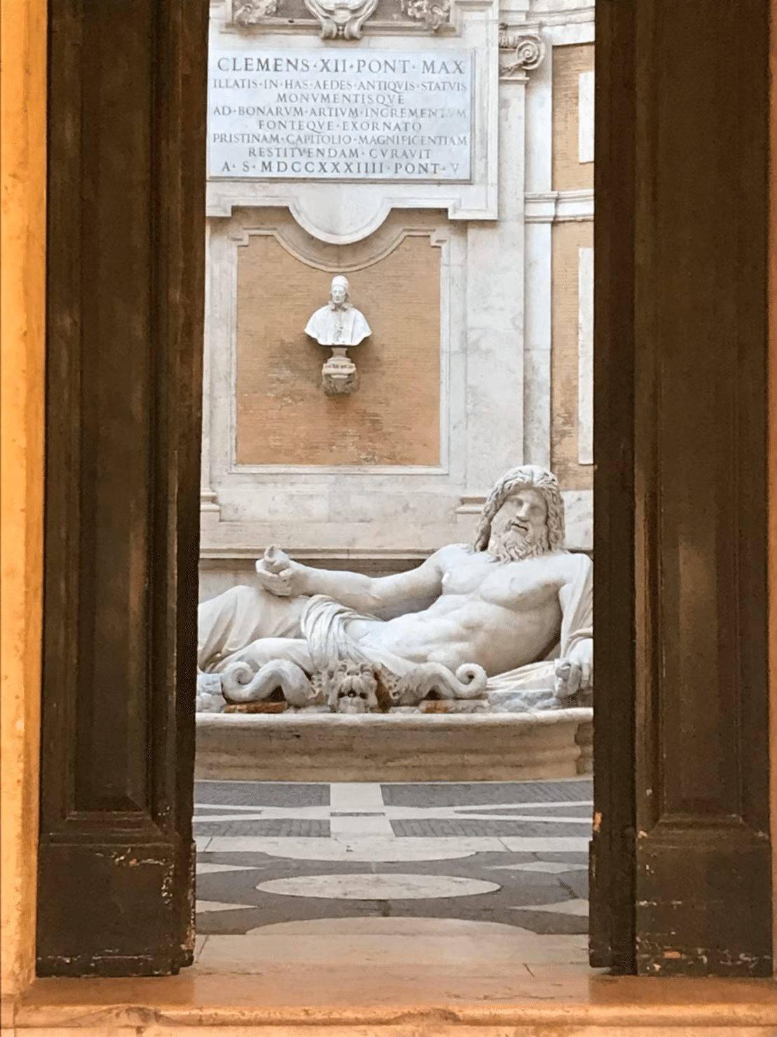 古物彫刻7センチ セーブル(Sevres) 白磁 人形置物 ビスケット 飾り物 恋愛教育【現物