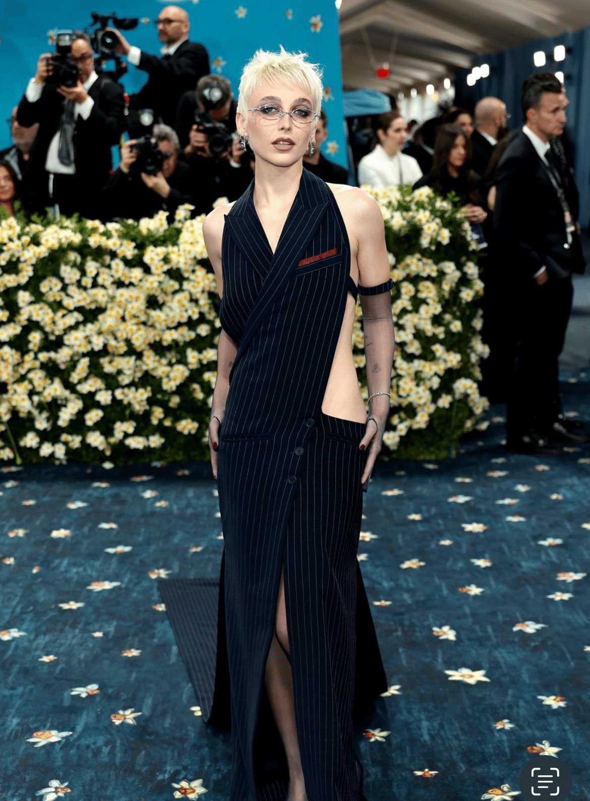 リース・ウィザースプーンなケイト・マッキノン、ビリーとNYを駆ける - 空が青くて涙が出るよ, image size:1170x1588