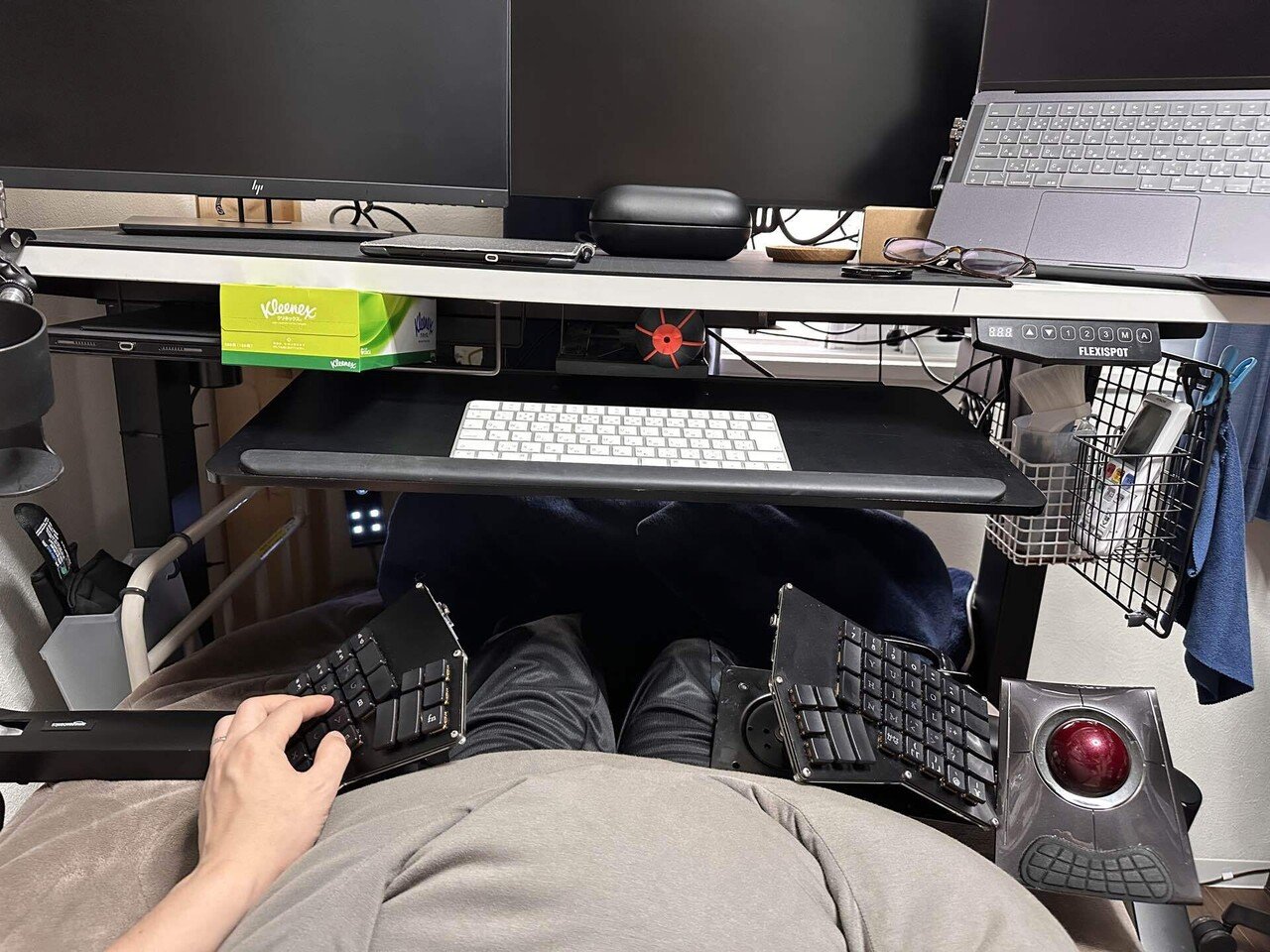 線維筋痛症の在宅デスク環境をアップデート。電動ベッド✕キーボード