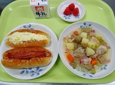 今日の給食 ドックパン Center Note