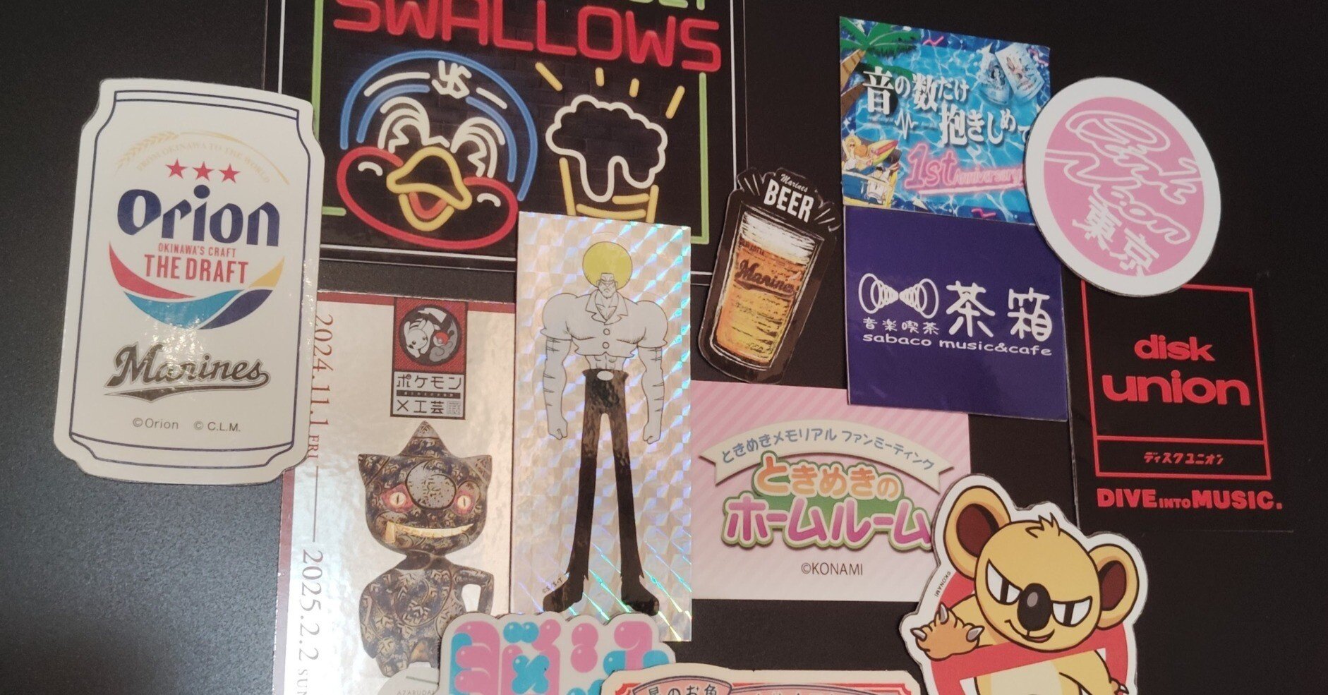 マグネット化したステッカーを並べていたら“とんでもない言葉”が浮かん