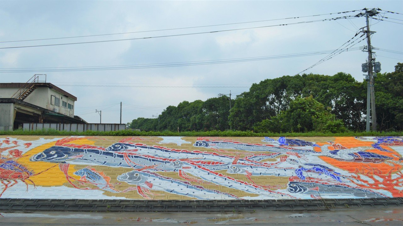 長さ80メートルの壁画「佐伯竜宮図」。｜おおの たつや