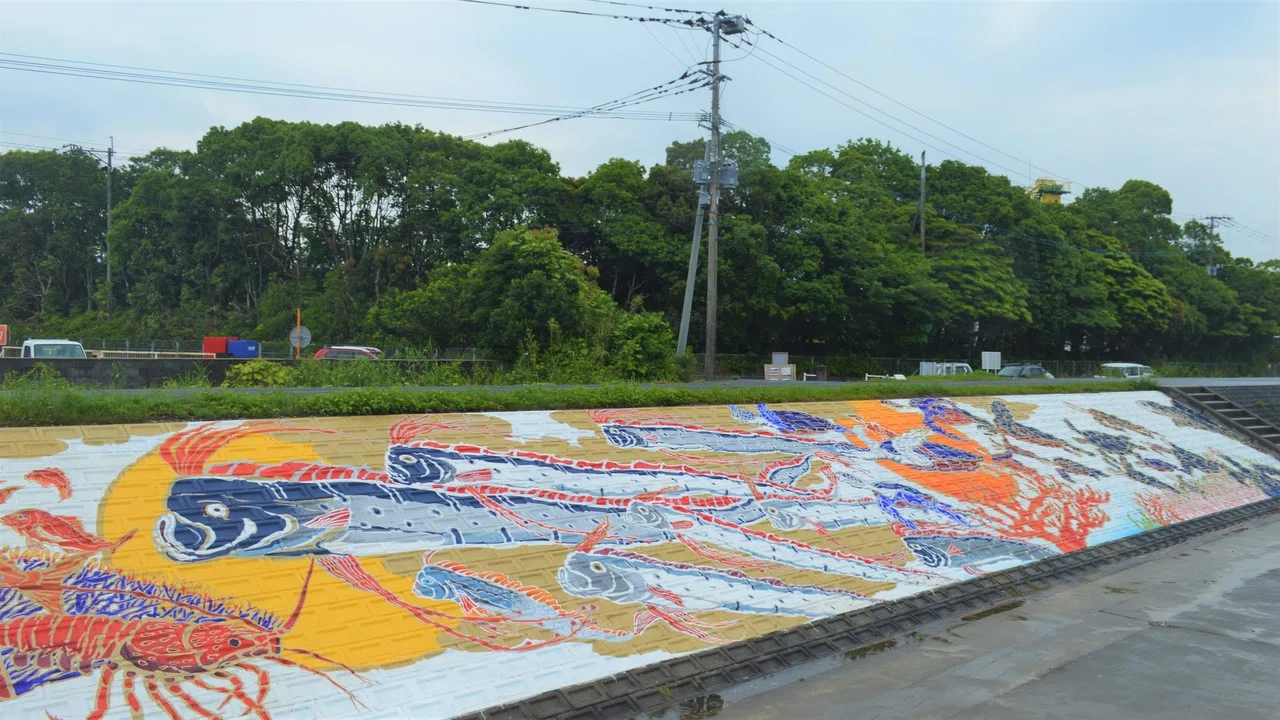 長さ80メートルの壁画「佐伯竜宮図」。｜おおの たつや