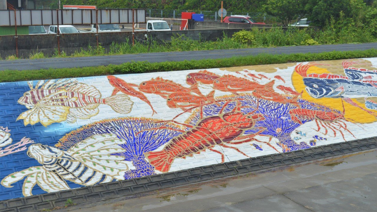 長さ80メートルの壁画「佐伯竜宮図」。｜おおの たつや