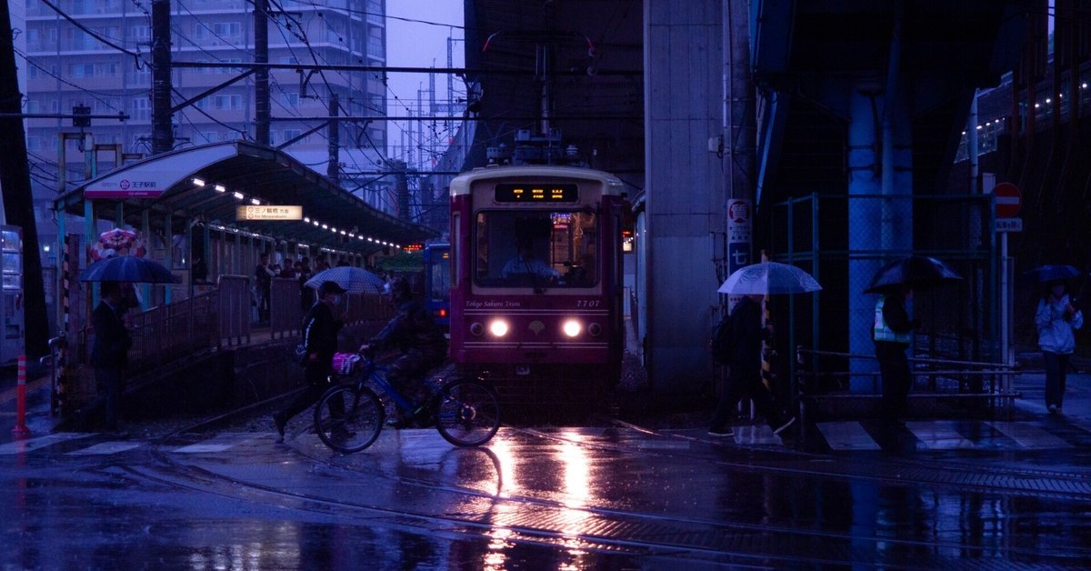 667＊秋空と電車723色葉散る雲場池