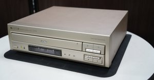 CompactDisc - その名はCD｜kzn