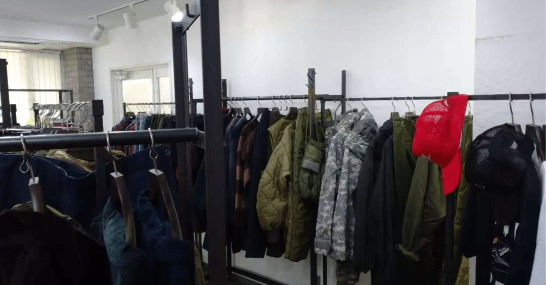 新井和輝着用 トラックジャケット編｜カフェオレ味のピクルス