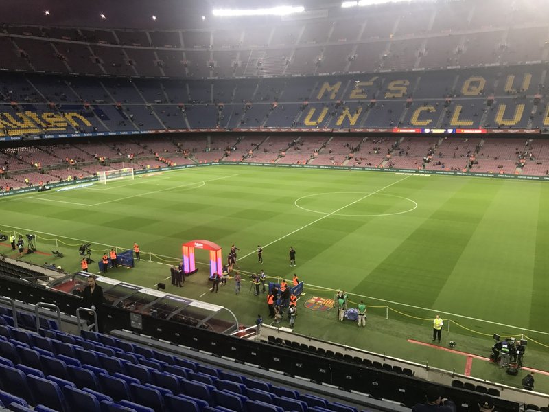 カンプノウ最前列でメッシを観てきた Kongo1424 Note