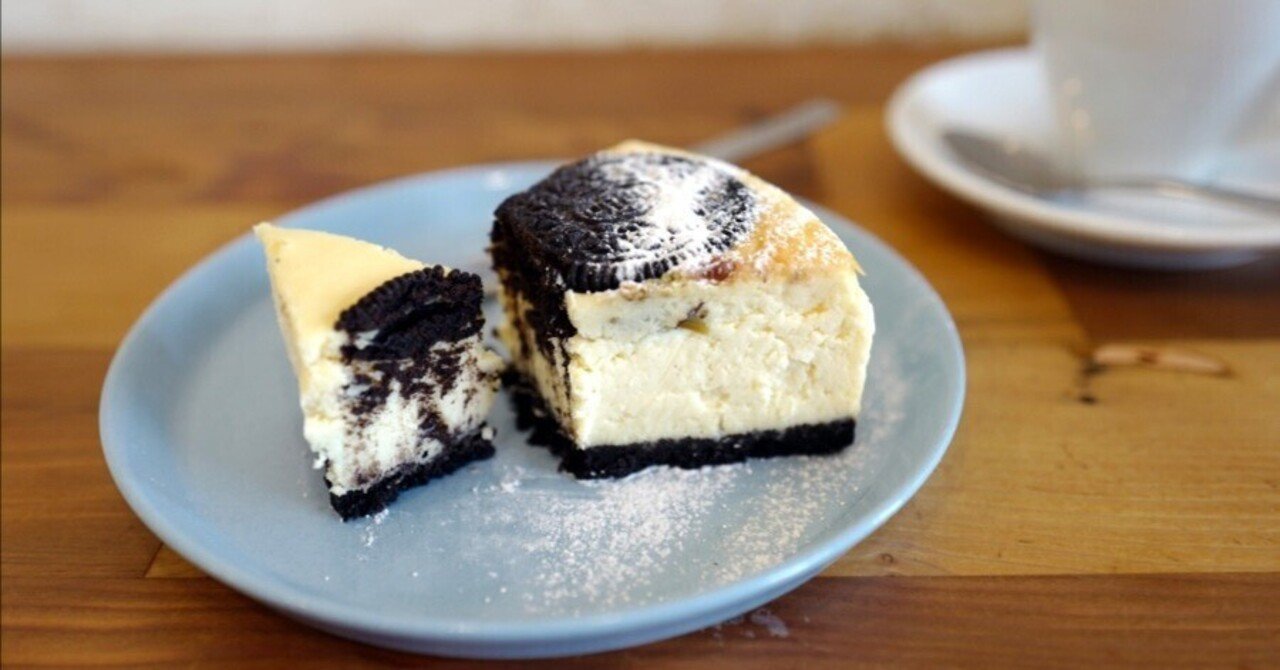 チーズケーキにマキアートの泡｜サカキシンイチロウ