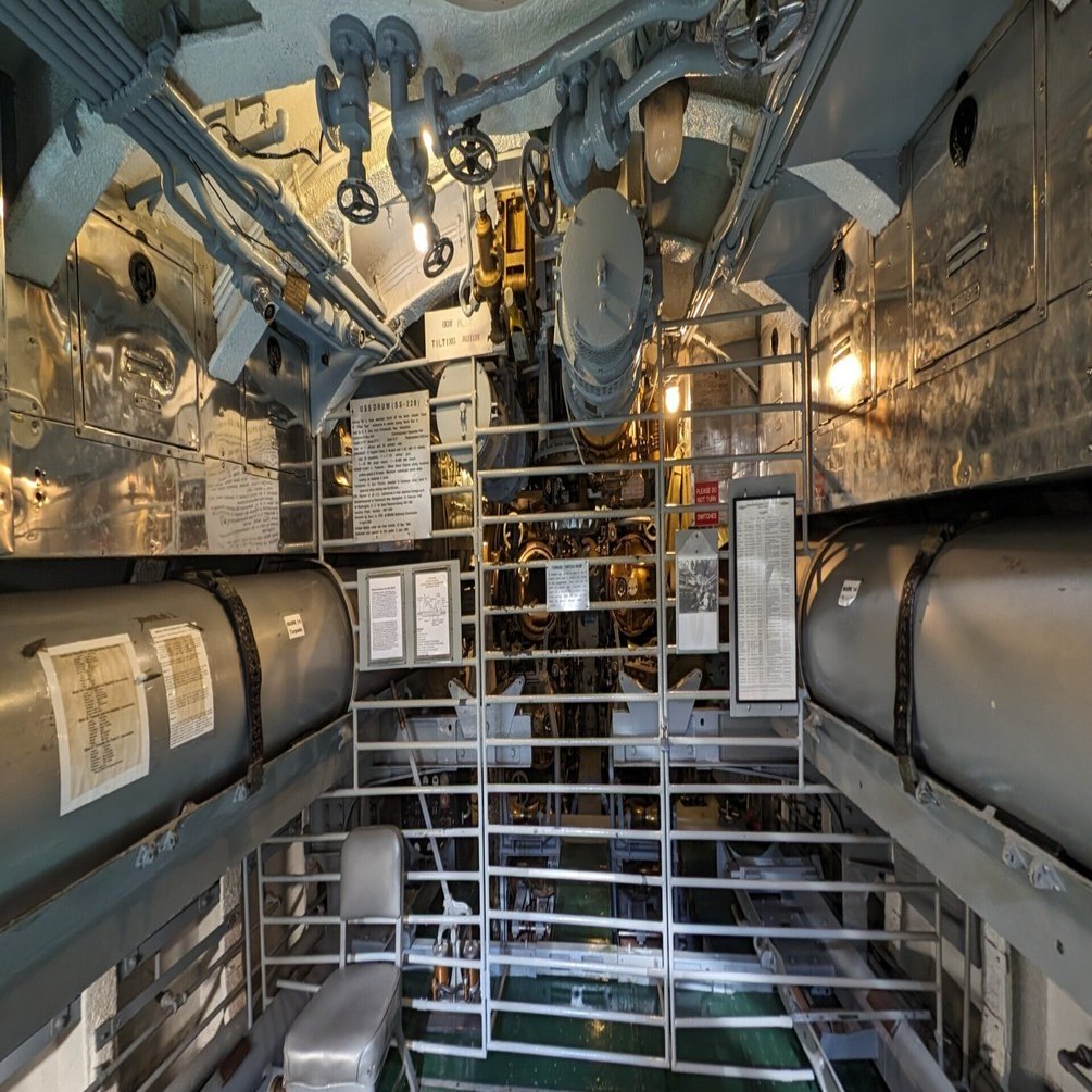 US.NAVY 潜水艦・スツール・アルミ製・米軍払下げ 商品詳細｜サムズミリタリ屋｜東京都北区東田端にあるミリタリーショップ