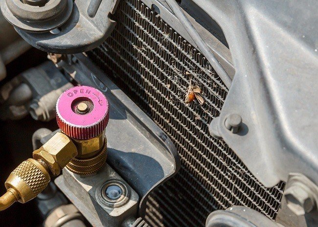 6 Things your should know about an Automotive Condenser -  Image source : https://antiquecars.info/6-things-your-should-know-about-an-automotive-condenser/