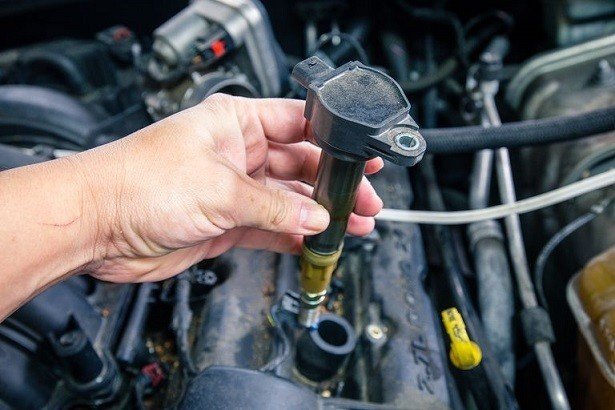 Ignition contact points of old school cars - Article Source : https://antiquecars.info/ignition-contact-points-of-old-school-cars/