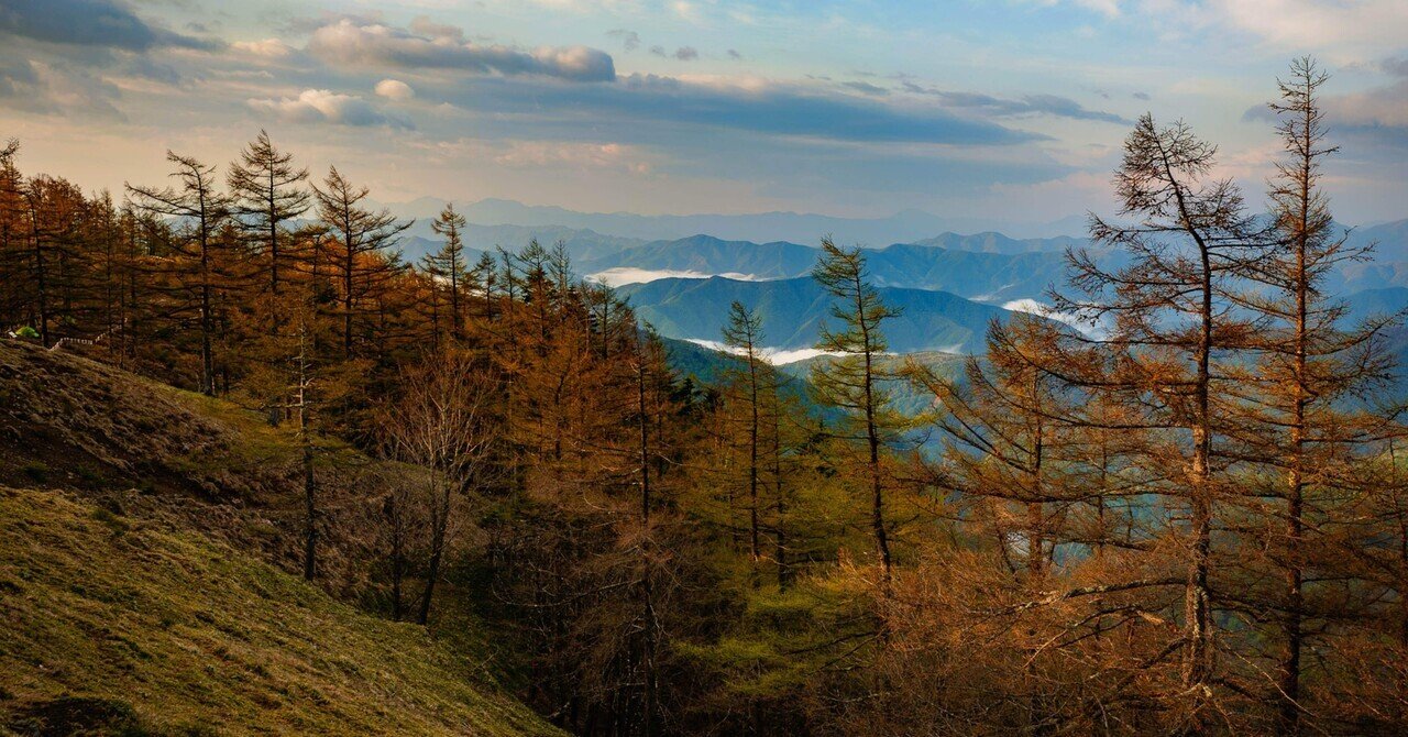 萌ゆる新緑の雲取山と飛龍山。奥多摩石尾根から奥秩父主脈縦走路を行く