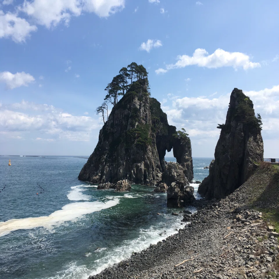 岩手・久慈の奇岩「つりがね洞」｜安部忍