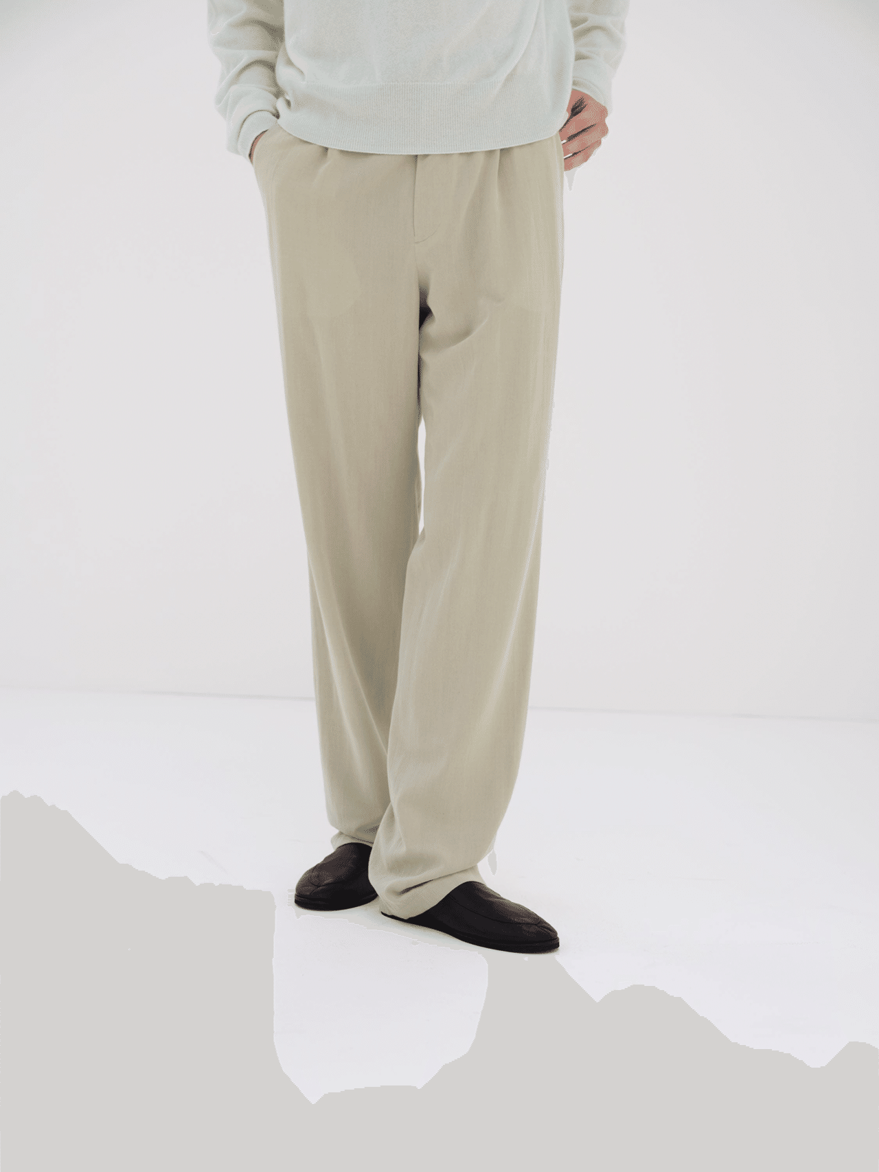 AURALEE（オーラリー）25ssのBLUEFACED WOOL TWO-TUCK SLACKSライト
