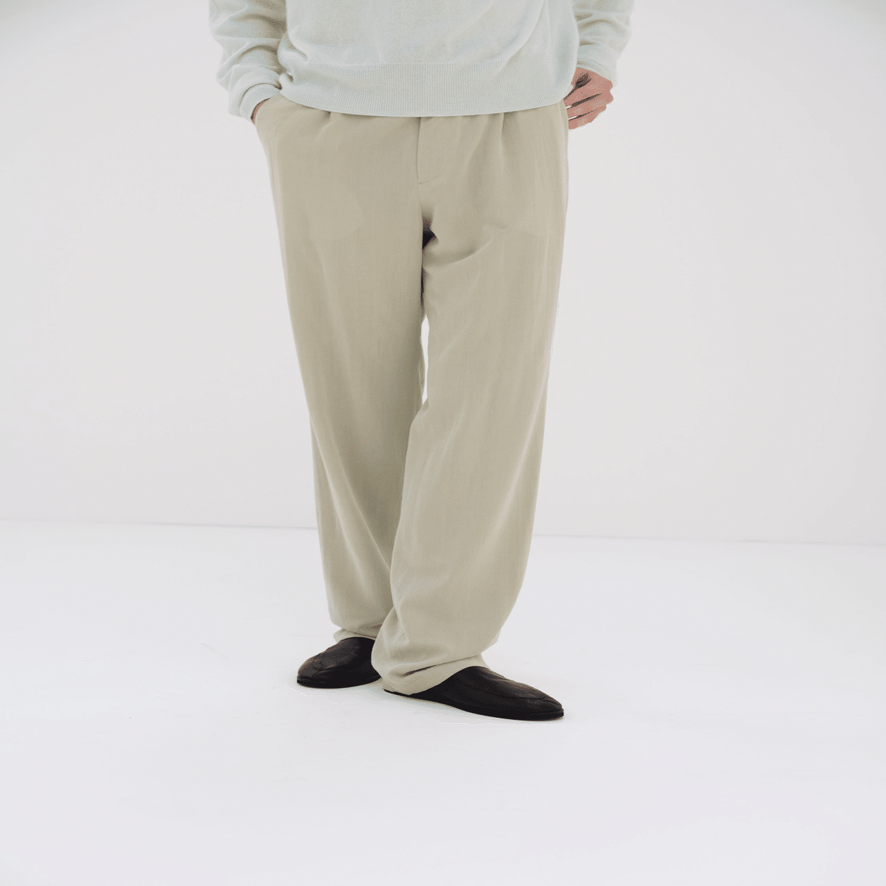 AURALEE（オーラリー）25ssのBLUEFACED WOOL TWO-TUCK SLACKSライト