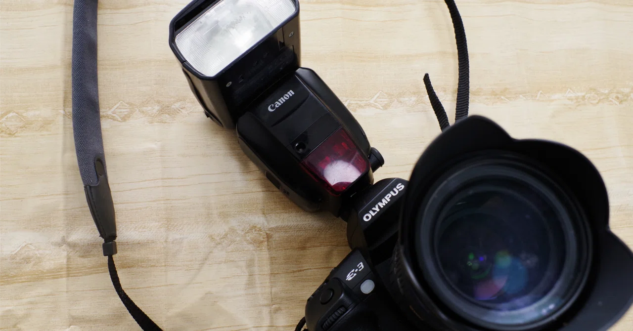 初心者必見】クリップオンストロボで写真が劇的に変わる！基本から