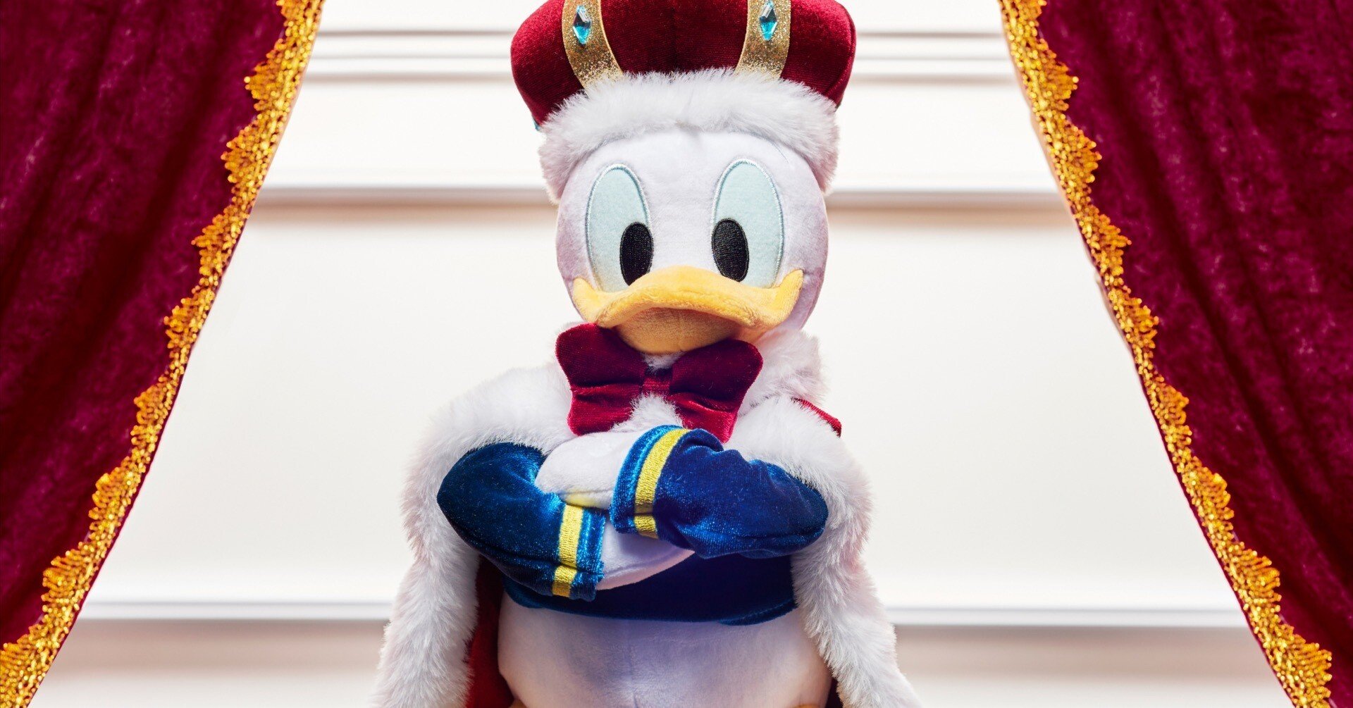 【日本正規品】ドナルド 王冠 ぬいぐるみ 誕生日 王様 バースデー ドナルド 誕生日 バースデー ぬいぐるみ 王冠 腕組み THE KING