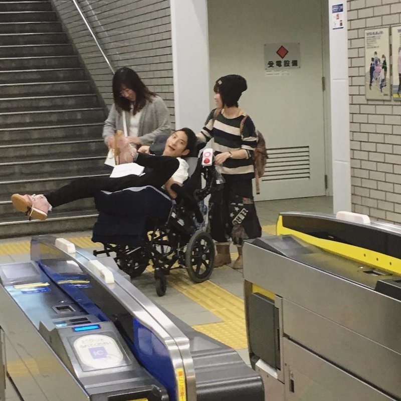 車椅子ユーザー 脳性麻痺の息子が一人旅をしたいと言い出したので送り出した一部始終 畠山織恵 一般社団法人 Hi Five Note 車椅子ユーザー 脳性麻痺の息子が一人旅をしたいと言い出したので送り出した一部始終 畠山織恵 一般社団法人 Hi Five Note