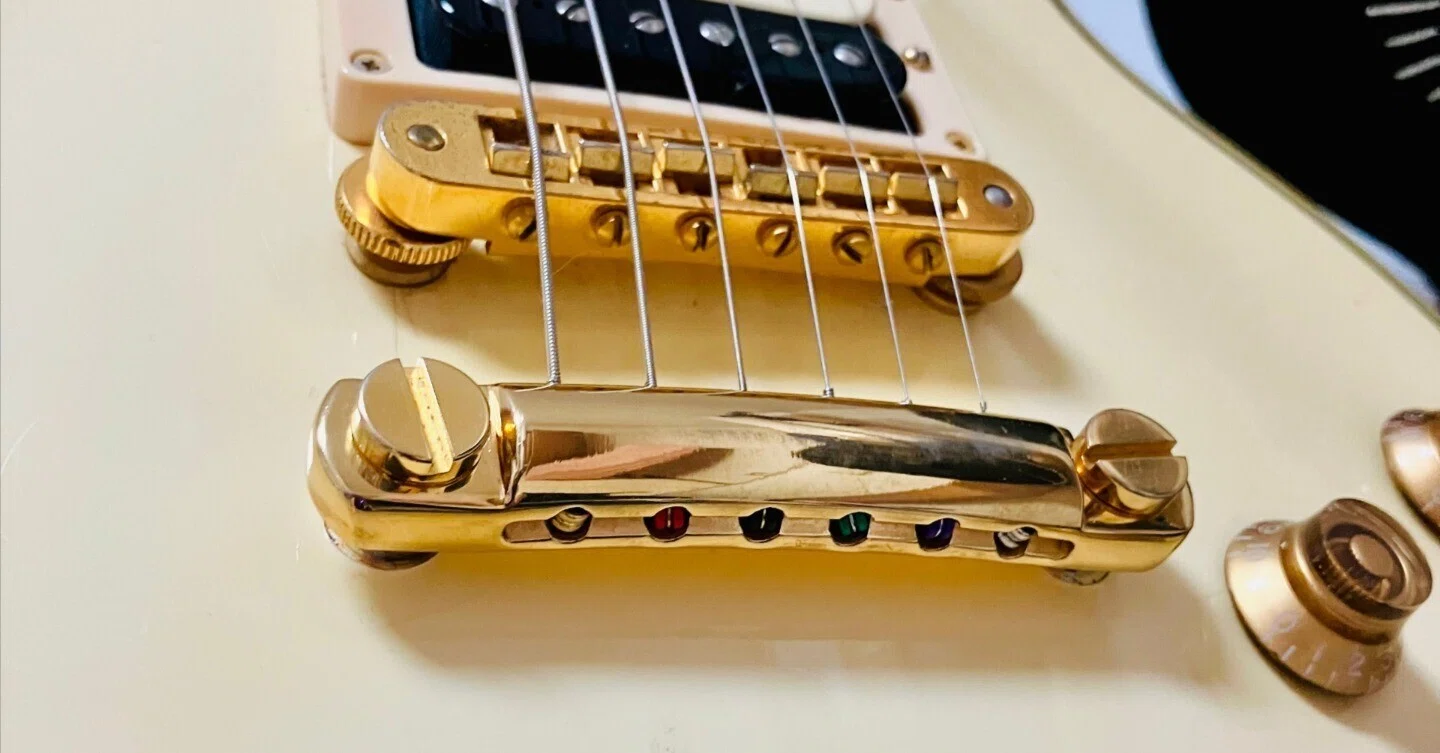 テールピースの素材によって音が違うか？！｜Strattakk GT