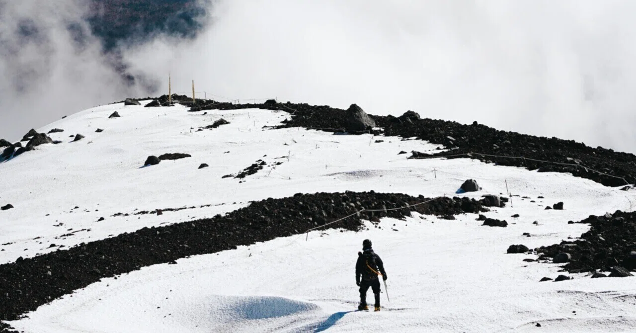 海から登る厳冬期富士山の記録｜YURI / 辺境の旅