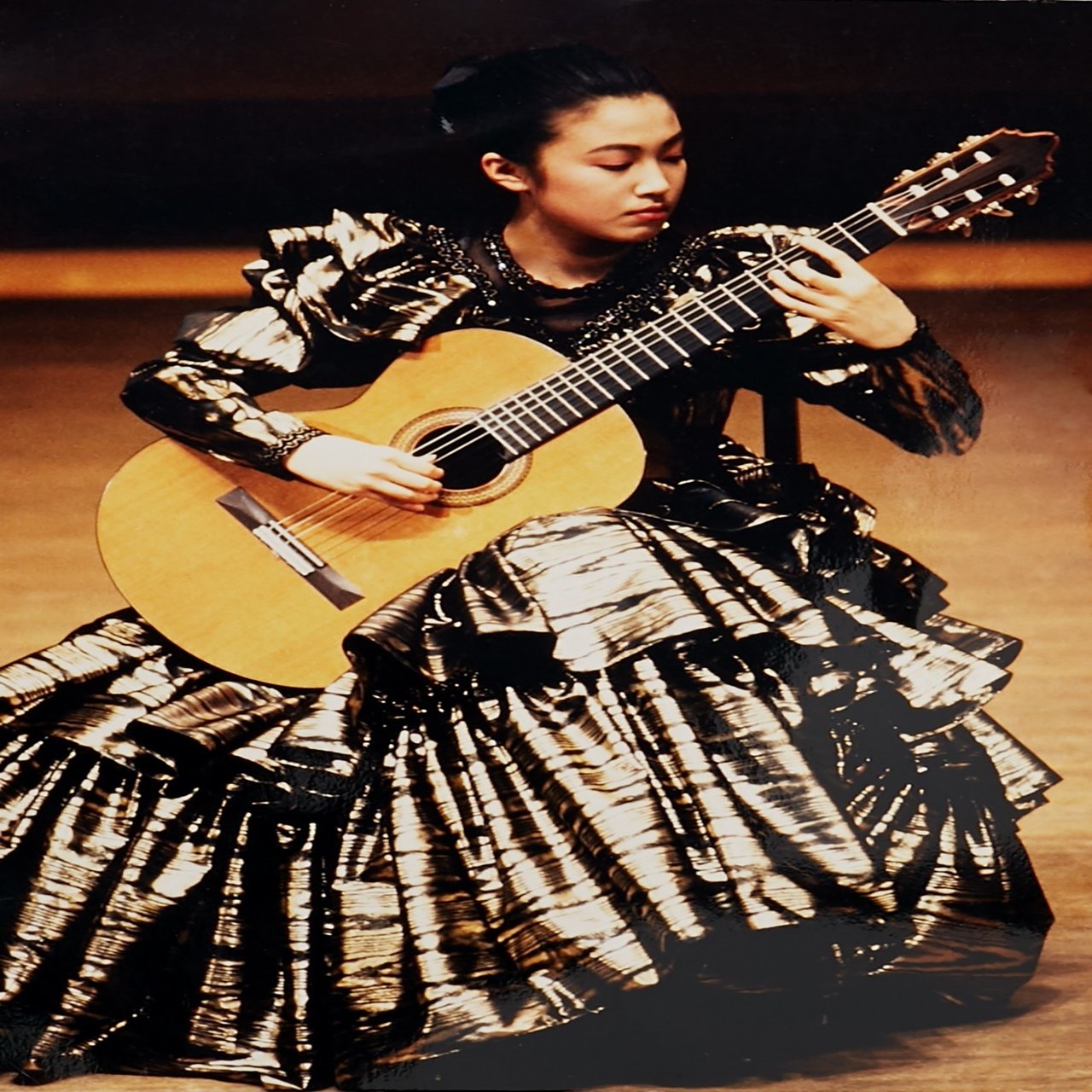 クラシックギタリスト 村治佳織 平成の天才少女の 現在地 文藝春秋digital