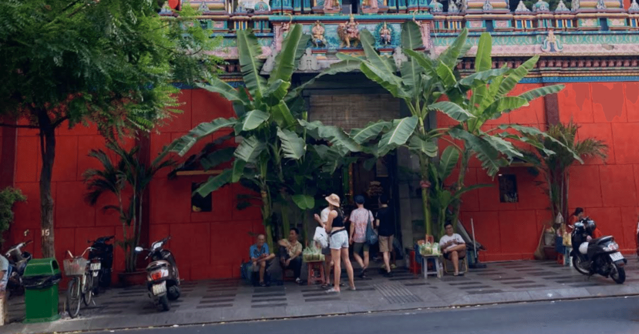 白い背景にトイレの上に座っている太った男性。新聞の山を持つ人は便器の上でくつろぐ。雑誌を山積みにしてトイレに座る読者。トイレでくつろいで。写真素材45164569  | Shutterstock, image size:1280x670