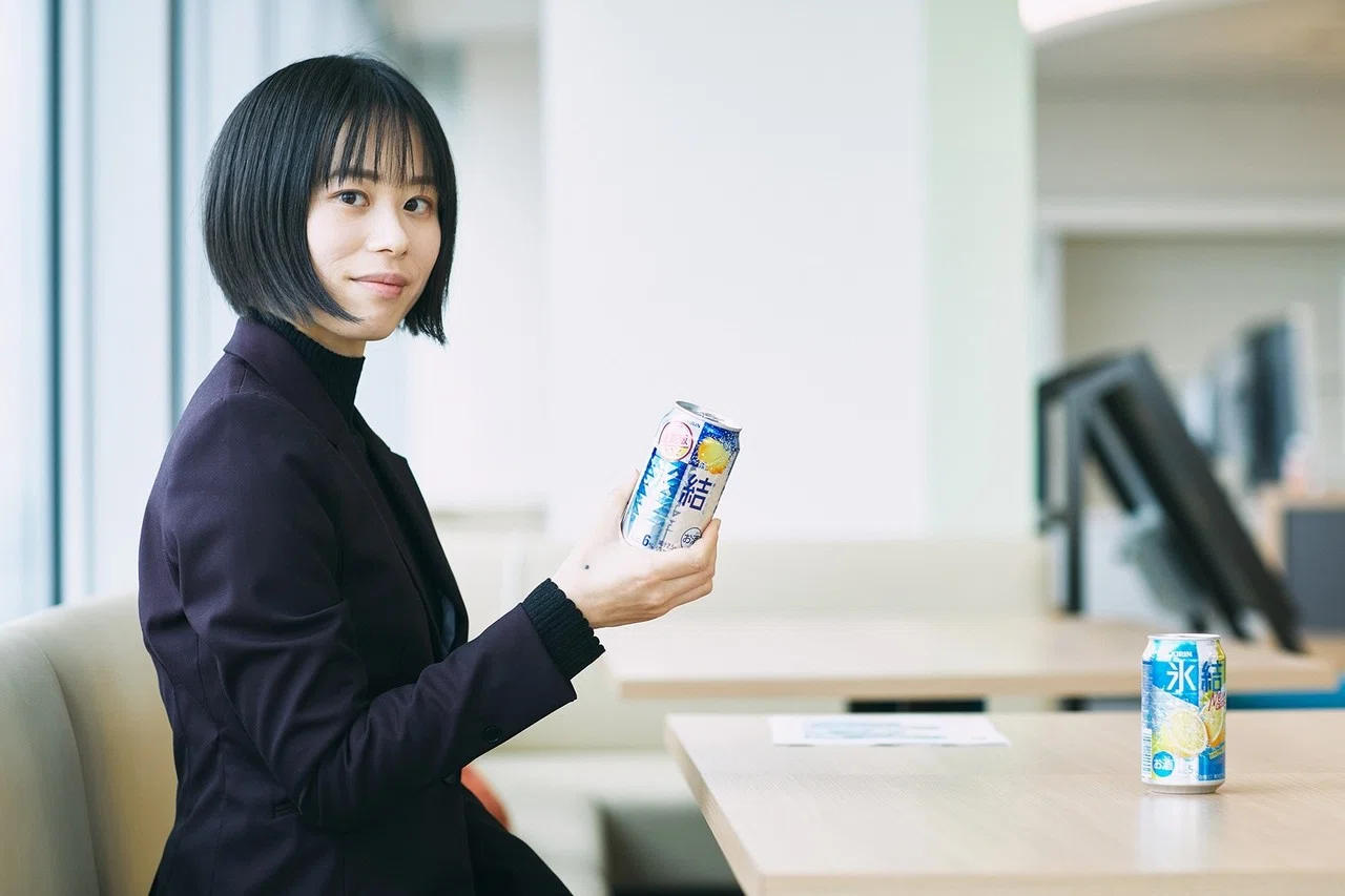 10年前の『氷結®』が、人と人をつなげていく。『氷結®』の復刻版が誕生