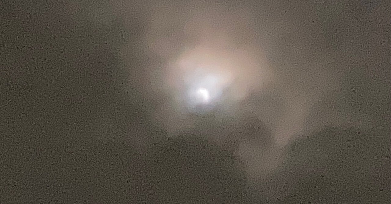 短歌一首】 雨止みし空に月影叢雲（むらくも）をくぐりて明日の