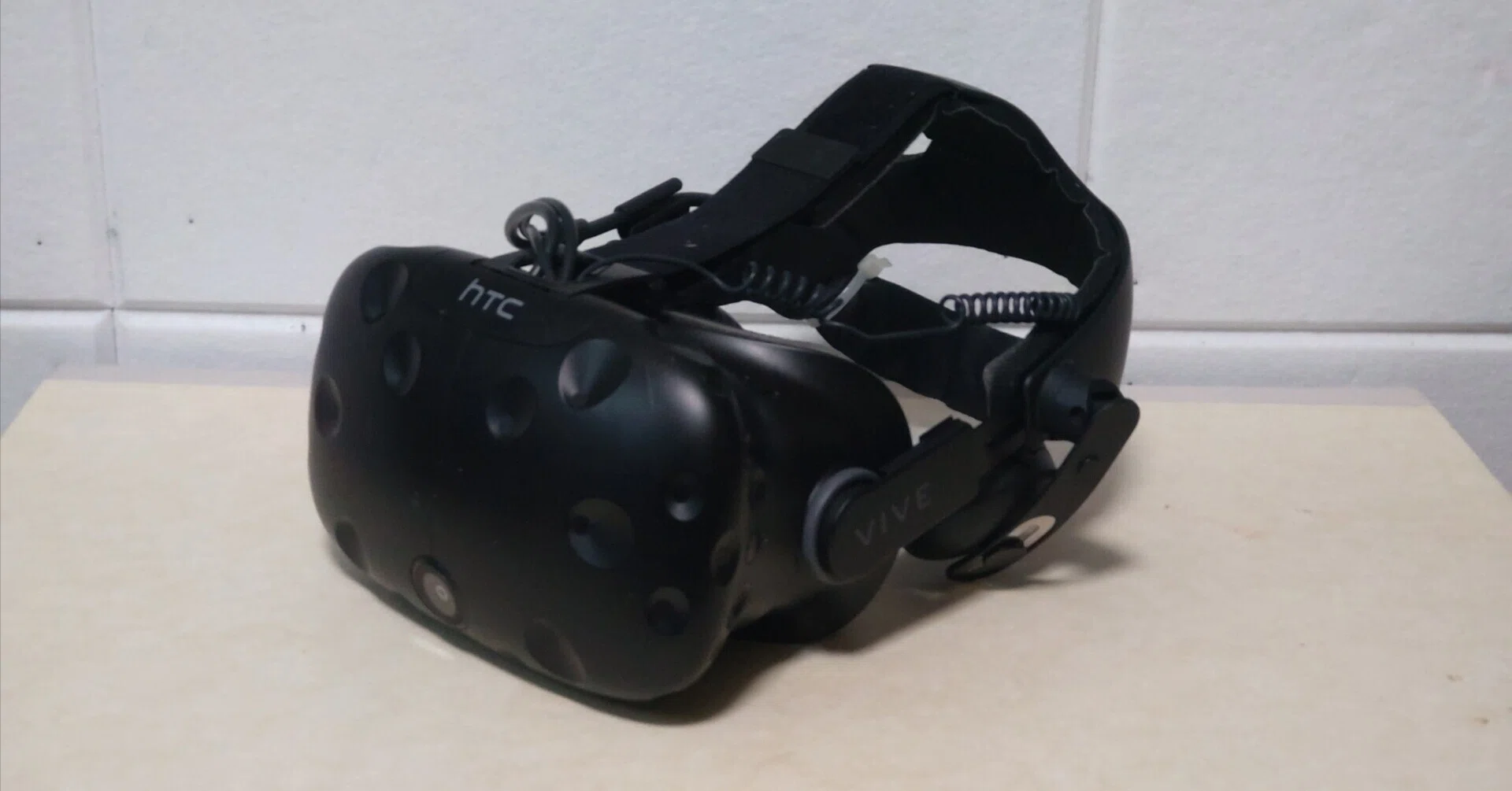 HTC VIVE VRヘッドセット　不具合あり VIVE使用時に床が傾く問題の対処方｜響音カゲ