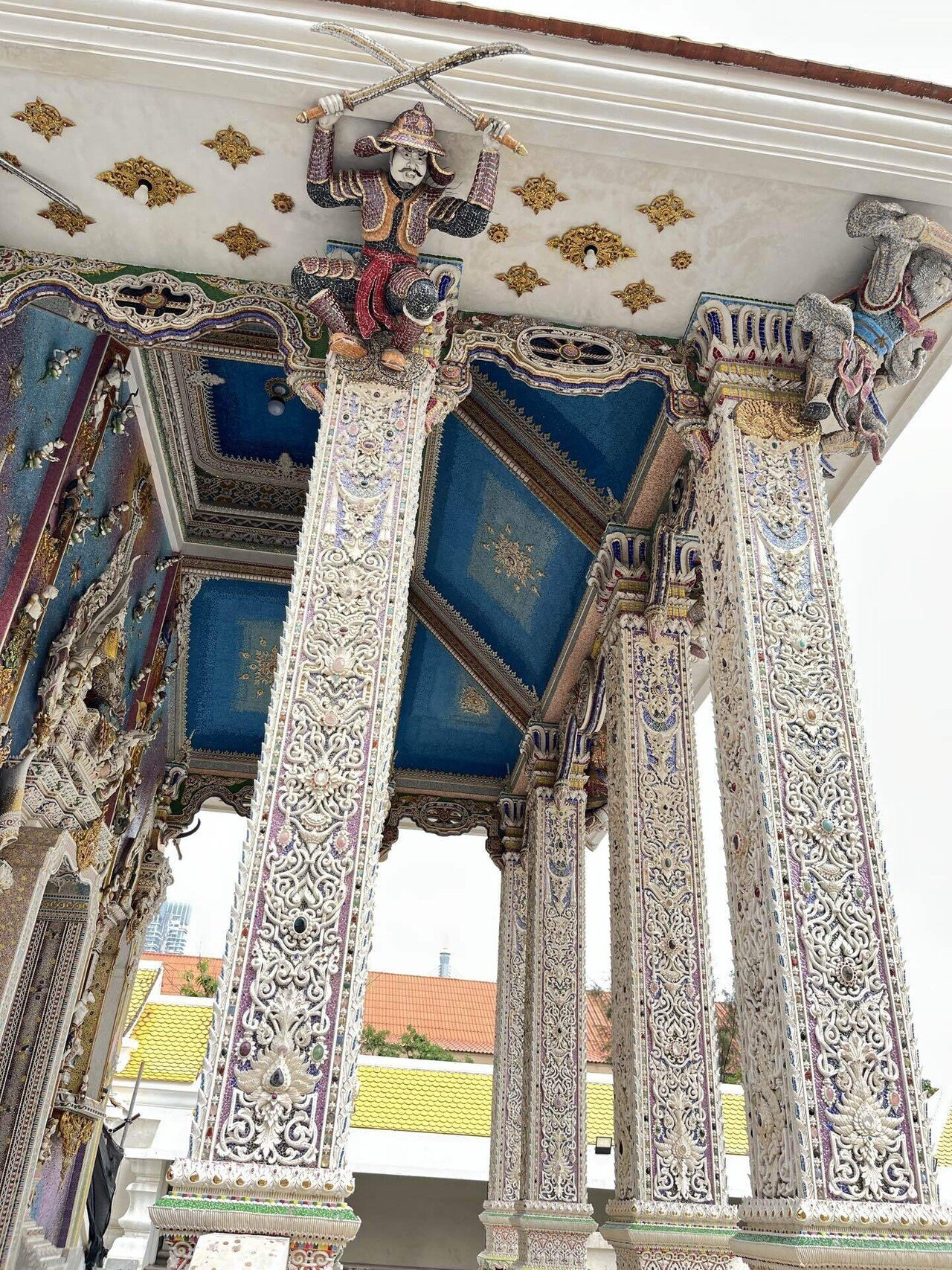 タイの「変な寺」でめちゃくちゃ感動し、その後全て忘れたが…｜田島ハルコ