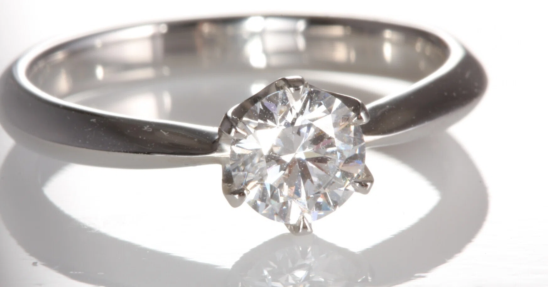 定番のティファニーセッティング｜Jewelry YouMe