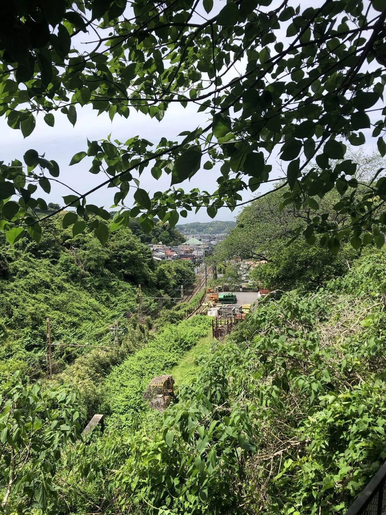 謎の期間限定遺跡、まんだら堂やぐら群へ｜みなみの旅行記