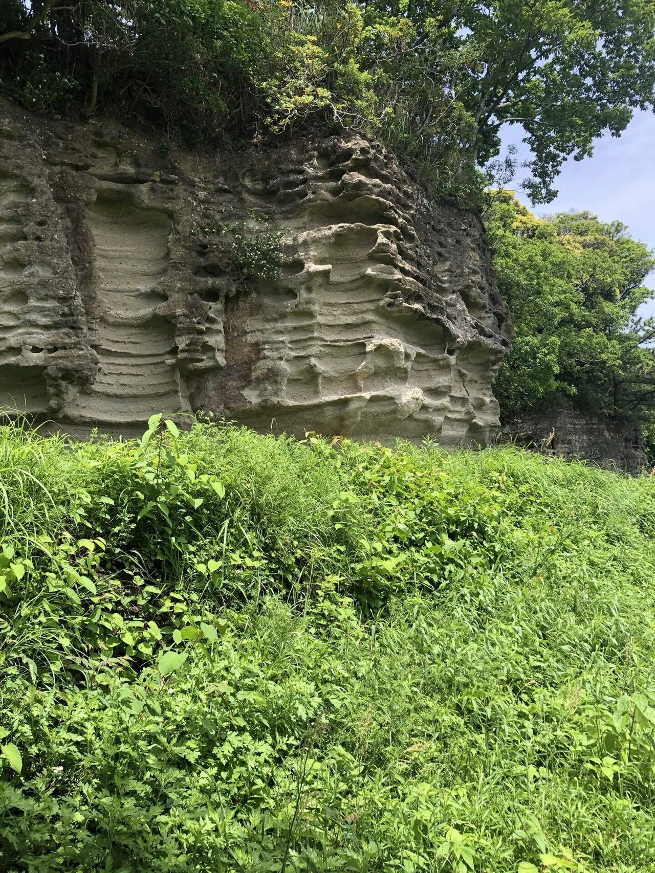 謎の期間限定遺跡、まんだら堂やぐら群へ｜みなみの旅行記